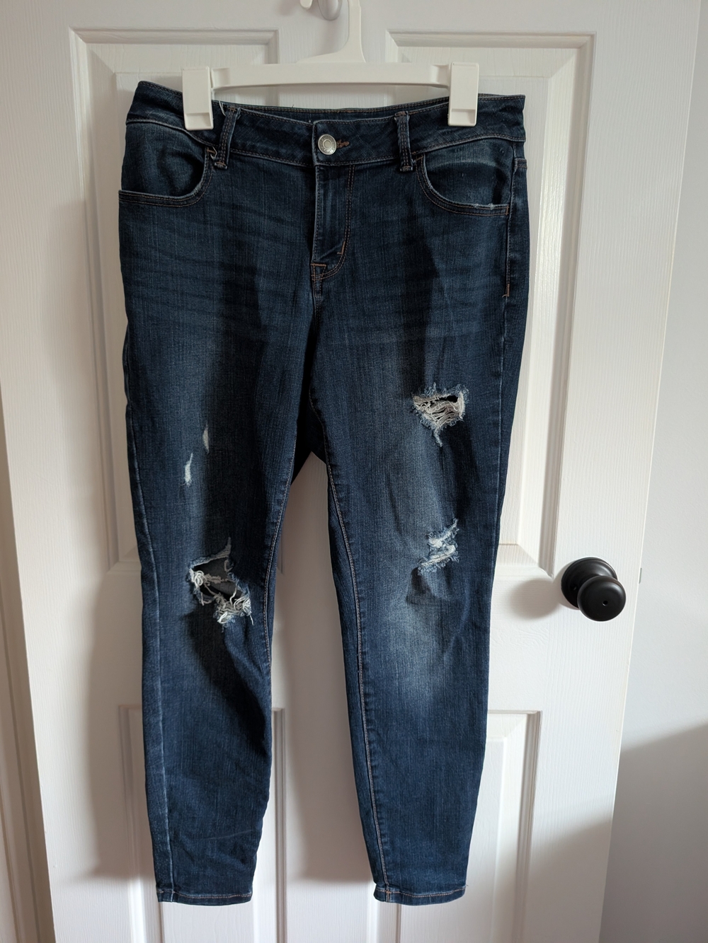 Maurices Women's Dark Blue Distressed Mid Rise Skinny Jeans Size Medium Short
